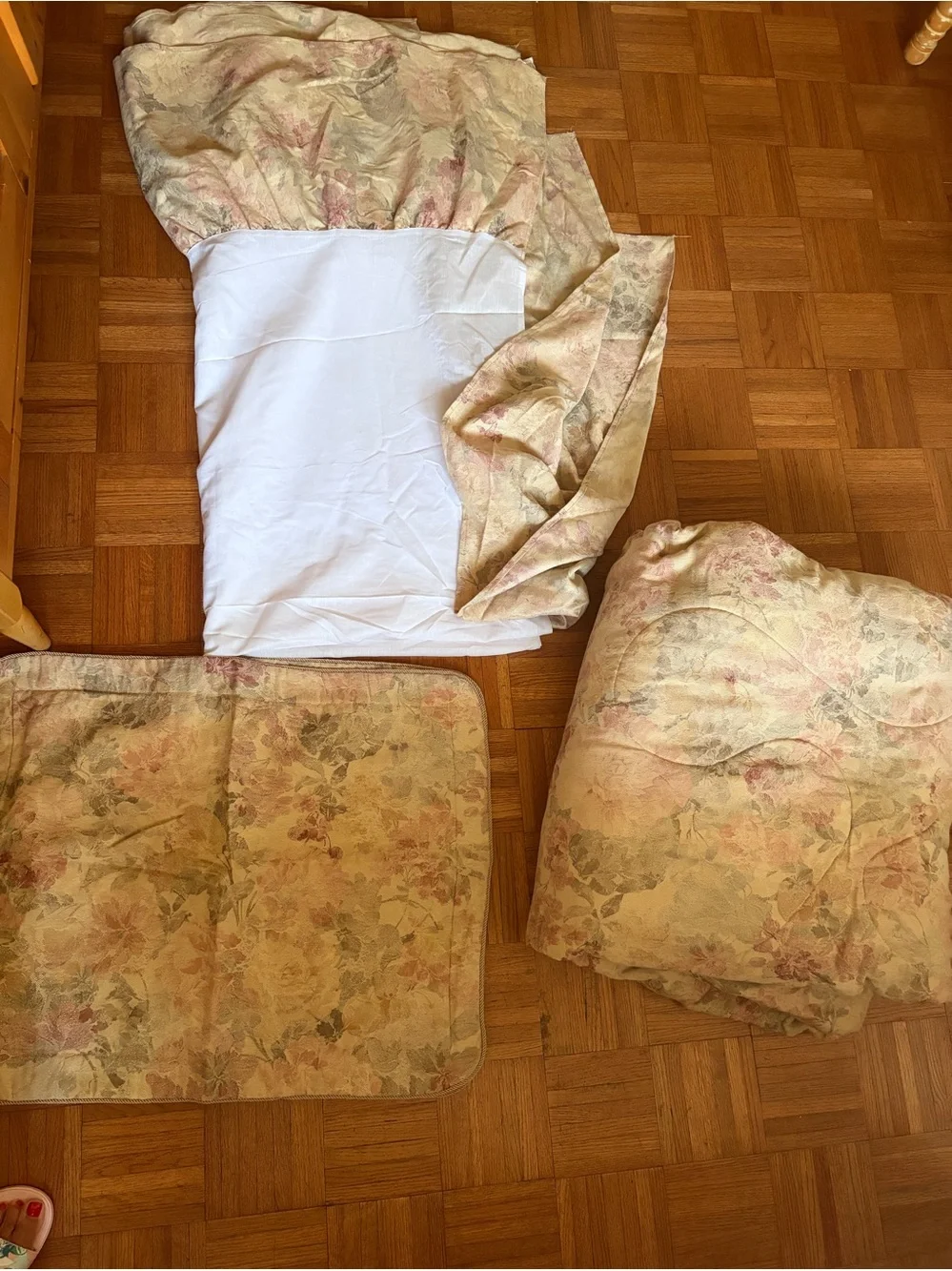 Quilted Jacquard Bedspread Set — 4 Pieces